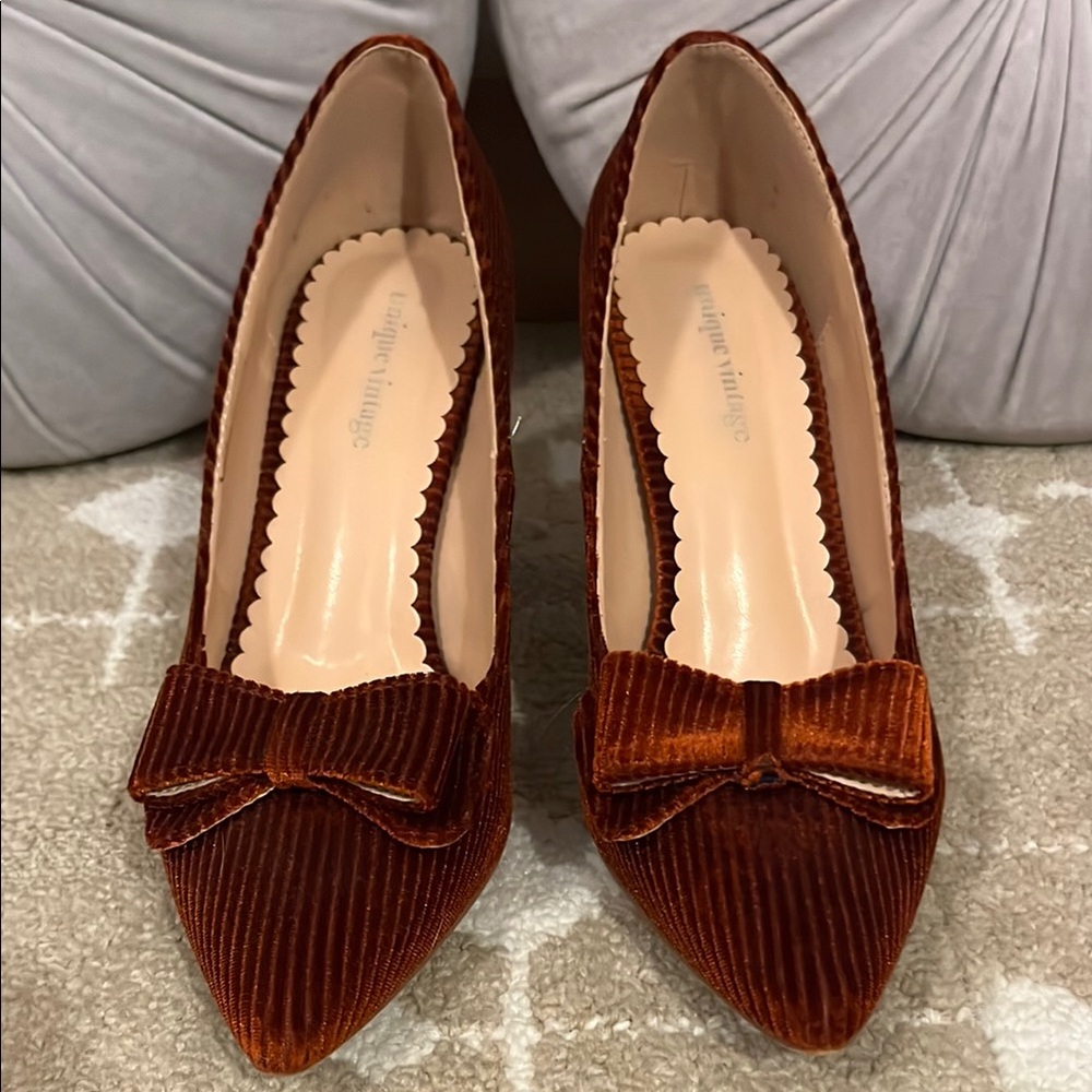 Unique Vintage Women's Brown Velvet Heels